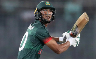 হঠাৎ করে ফেসবুক স্ট্যাটাস যা লিখলেন মাহমুদউল্লাহ