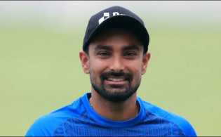মাঠে নামার আগে সমর্থকদের জন্য যে বিশেষ বার্তা দিয়েছিলেন লিটন