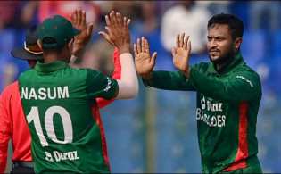 সাকিবের ঘূর্ণিতে শরিফুলের হাতে বন্দি কুশল মেন্ডিস