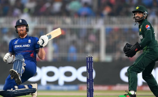 বিশাল রানের টার্গেটের সামনে দাড়িয়ে পাকিস্তান, জেনে নিন স্কোর