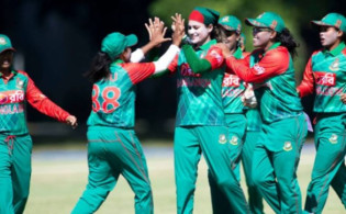 যেখানে ছেলেরা ব্যার্থ, ভালো খেলেও বেতন-ভাতা পাচ্ছে না বাংলাদেশের নারী ক্রিকেটাররা
