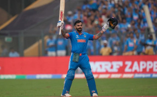 ৫ রের্কড শেষ কোহলির এক সেঞ্চুরিতে