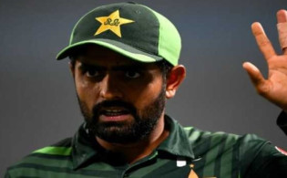 ফাইনালের মাঝেই বাবরের ভিন্নরকম ব্যস্ততা
