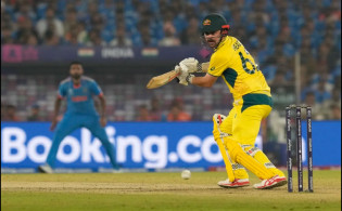 ঘুরে দাড়াতে শুরু করেছে অস্ট্রেলিয়া, দেখেনিন লাইভ স্কোর