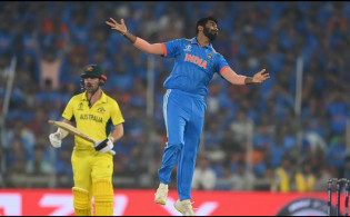 জমে উঠেছে ফাইনাল, শুরুতেই উইকেট হারিয়ে চরম চাপে আস্ট্রেলিয়া দেখে নিন লাইভ স্কোর