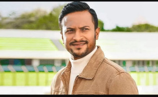 সাকিবের পর সরকারী দলের মনোনয়ন ফরম কিনলেন সাবেক অধিনায়ক