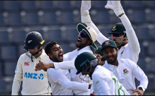টেস্টে ২য় দিনে নিউজিল্যান্ডেকে সুবিধা করতে দিচ্ছে না টাইগাররা, দেখে নিন সর্বশেষ স্কোর