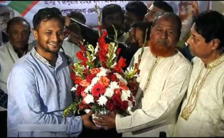 রাজনীতিতে পাকা ছাত্র সাকিব