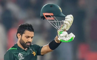 পাকিস্তান দলে জায়গায় পাচ্ছে না রিজওয়ান 