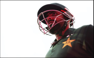 বাবরের সাথে দুর্নীতি করে ধরা পরল যে ব্যক্তি