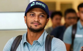 জরুরী কাজে দুই দিনের সফরে দুবাই গেলেন সাকিব