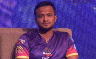 খেলতে না পারলেও ডাগআউটে বসে টাকা কামাবে সাকিব