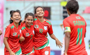 শুরুতেই এগিয়ে গেল বাংলাদেশের মেয়েরা, দেখেনিন আপডেট-