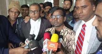 মনোনয়ন পেতে লড়াই করছেন হিরো আলম