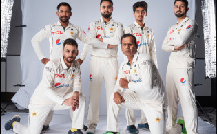 পাকিস্তানকে জুতা মেরে গরু দান করলো অস্ট্রেলিয়া
