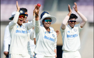 অবাক ক্রিকেট বিশ্ব, ৭ রান দিয়ে ৫ উইকেট