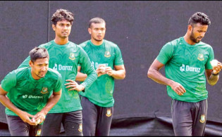 আইপিএল থেকে নাম সরিয়ে নিলেন বাংলাদেশী ২ তারকা পেসার