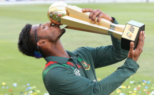 ট্রফি নিয়ে যে সময় দেশে ফিরছে যুব টাইগাররা, বিসিবি থেকে নেওয়া হল যে আয়োজন