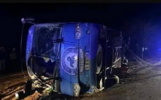 ম্যাচ খেলতে যাওয়ার পথে বাস উল্টে প্রাণ গেল গোলরক্ষকের