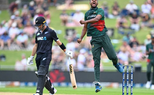 বাংলাদেশের বোলিং আগুনে দিশেহারা নিউজিল্যান্ড
