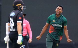 দেশের হয়ে তৃতীয় সবচেয়ে দ্রুততম ফিফটির মালিক শরিফুল