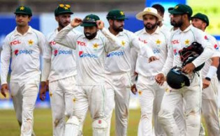 অপরিবর্তিত একাদশ নিয়ে মাঠে নামবে অস্ট্রেলিয়া, চমক নিয়ে একাদশ ঘোষণা পাকিস্তানের