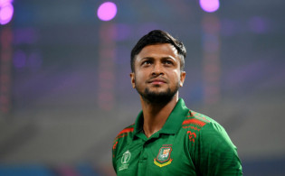 বিশ্বকাপে এক চোখ দিয়ে খেলেছেন অধিনায়ক সাকিব
