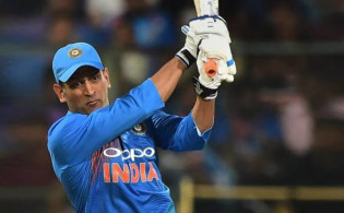 যে কারণে নিজের পাগল ভক্তকে পাকিস্তানে যেতে বললেন ধোনি