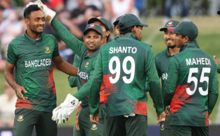 বাংলাদেশের অল্প পুজিতে চরম ব্যাটিং বিপর্যয়ে নিউজিল্যান্ড