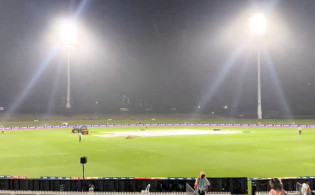 বৃষ্টিতে খেলা বন্ধ, বৃষ্টি আইনে জয়ের পথে নিউজিল্যান্ড