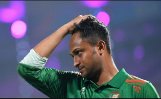 আকাশ চোপড়ার বর্ষসেরা ওয়ানডে দলে সাকিব