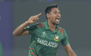 সাকিবকে পিছনে ফেলে শীর্ষে মুস্তাফিজ