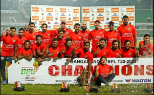 বিপিএলে ৯ আসরের চার চ্যাম্পিয়ন তারা, দশম শিরোপা যাবে যার ঘরে