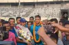 মিরপুর শেরে-ই বাংলা স্টেডিয়ামে সাকিবকে ফুলের শুভেচ্ছা

