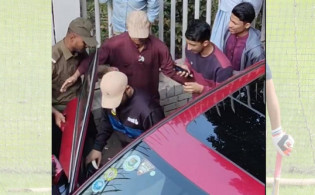 আঘাত পেয়ে ব্যান্ডেজ নিয়ে মিরপুর ছাড়লেন তামিম