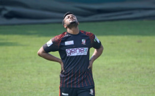 বিপিএলের আগে দুংসংবাদ পেলেন সাকিব