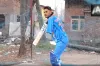 দুই হাত নেই, গলা দিয়ে ব্যাট করেন আমির হোসেইন