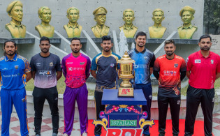 এক নজরে বিপিএলে ৭ দলের চূড়ান্ত স্কোয়াড