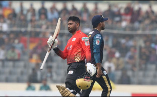 চরম উত্তেজনায় শেষ হল কুমিল্লা-ঢাকার মধ্যে প্রথম ম্যাচ- দেখেনিন ফলাফল