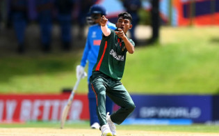 হাইভোল্টেজ ম্যাচে শুরুতেই উড়ান্ত সূচনা করলো বাংলাদেশের যুবারা, দেখেনিন সর্বশেষ স্কোর-