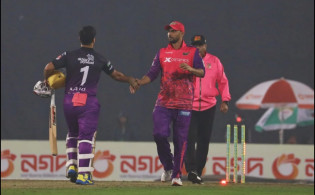 প্রথম ম্যাচ হেরে যাদের উপর দোষ চাপালেন মাশরাফি