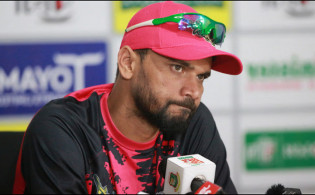 গুঞ্জন উঠেছে, এই বিপিএলেই থামছে মাশরাফি দীর্ঘ ক্যারিয়ার