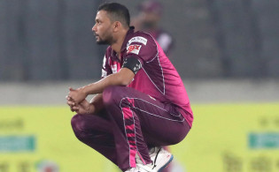 'আনফিট' মাশরাফির জন্য রং হারাচ্ছে বিপিএল