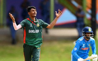 বিশ্বকাপে চলাকালেই বাংলাদেশি পেসারকে শাস্তি দিলো আইসিসি