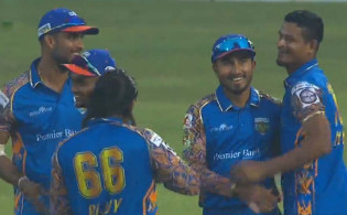 সাকিবের ফেরার ম্যাচে রংপুরকে উড়িয়ে দিলো খুলনা