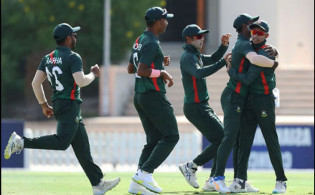 কঠিন সমীকরণ সামনে রেখে লড়াই করছে বাংলাদেশ, ৩২ ওভার শেষে দেখেনিন স্কোর-