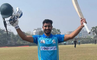 ২০০ রান করলেন বাংলাদেশের মঈনুল