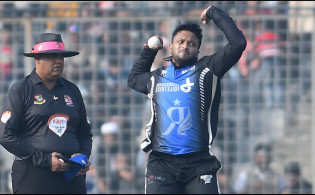 ব্যাটিং নয় বোলিংয়ের দায়িত্ব সামলাবেন সাকিব!