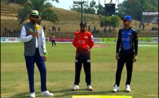 হাইভোল্টেজ ম্যাচে টস জিতে ব্যাটিংয়ে বাবরের রংপুর, দেখেনিন দুদলের চমক ভরা একাদশ