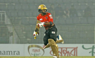 হৃদয়ের ঝড়ে উড়ে গেলো চিটাগং!